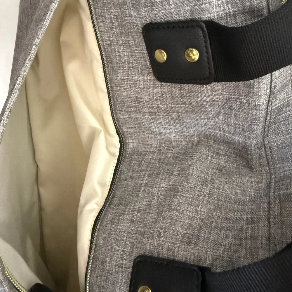 HaloVa Gray Baby insulated Bag also has strap for shoulder or crossbody - Picture 7 of 16